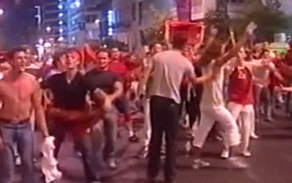 Όταν το ποδόσφαιρο έγινε αφορμή για «πόλεμο» μεταξύ Ελλάδας και Αλβανίας τον Σεπτέμβριο του 2004 (βίντεο)
