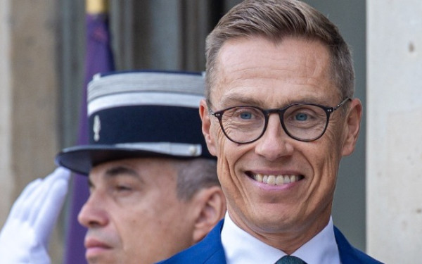 Αλ. Στουμπ: Ο Τραμπ θέλει ΗΠΑ και Ευρώπη να συντονιστούν κυρώσεις σε βάρος της Ρωσίας