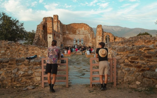 Ανοίγει η αυλαία στο πρώτο Διεθνές Φεστιβάλ Μουσικής TRIETHNÉS στις Πρέσπες