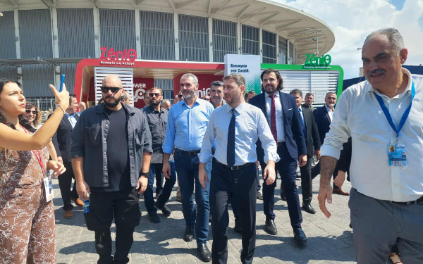 Η βόλτα Ανδρουλάκη στη ΔΕΘ και το μήνυμα για τη Θεσσαλονίκη