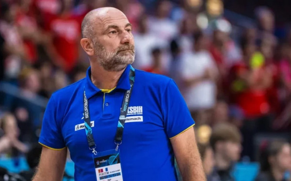 Σκληρή γλώσσα από τον προπονητή της Βοσνίας για τους παίκτες του στο Ευρωμπάσκετ: «Αλήτες, απατεώνες και άθλιοι...»