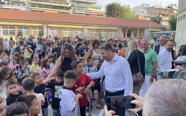 Ανδρουλάκης από Θεσσαλονίκη: Το μέλλον των παιδιών μας η δημόσια Παιδεία - Ενίσχυση των υποδομών, στήριξη της ειδικής αγωγής (βίντεο)