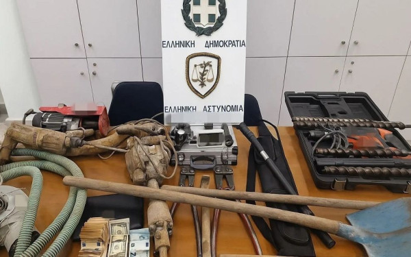 Φωκίδα: Έσκαψαν τούνελ 12 μέτρων κοντά σε αρχαιολογικό χώρο - Δύο συλλήψεις (βίντεο)