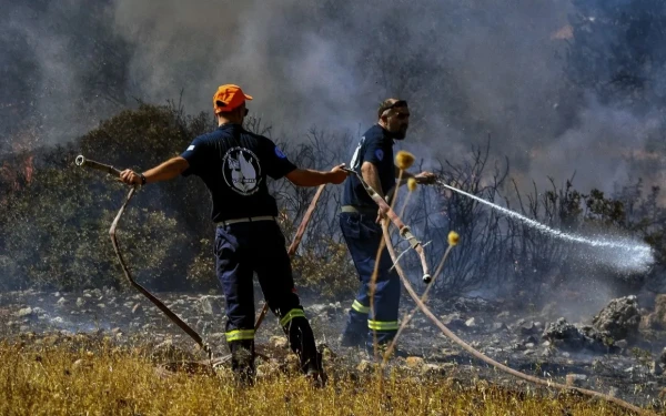 Καστοριά: Φωτιά σε χορτολιβαδική έκταση ανάμεσα στα χωριά Μηλίτσα και Κωσταράζι