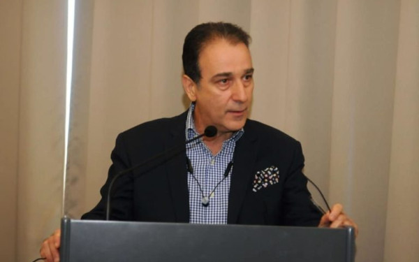 ΔΕΘ: Το 2050 το 70% των παιδιών στην Ευρώπη αναμένεται να εμφανίσει μυωπία λόγω χρήσης κινητών και τάμπλετς