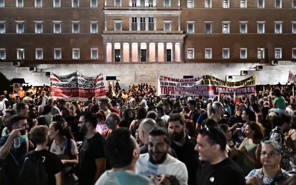 Εργαζόμενοι απαίτησαν στο Σύνταγμα να αποσυρθεί το νομοσχέδιο για τη 13ωρη εργασία