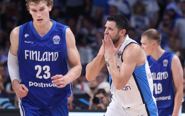 Ευρωμπάσκετ: Τα δάκρυα του Παπανικολάου μετά την κατάκτηση του χάλκινου μεταλλίου (βίντεο)