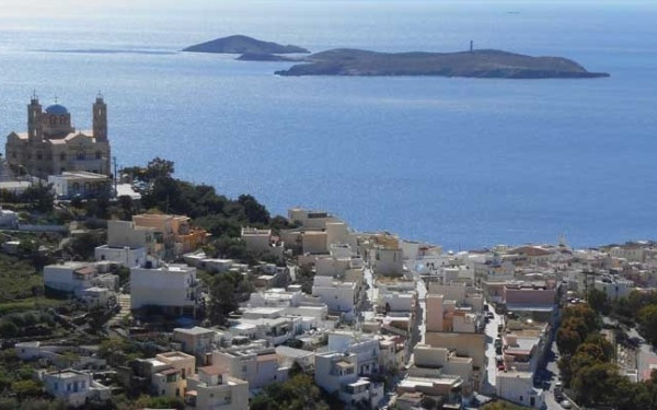 Σύρος: Το κυκλαδονήσι που σαρώνει διεθνώς και κλέβει τις καρδιές των ταξιδιωτών