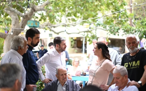 Ανδρουλάκης από Χίο: Το πρόγραμμά μας οικοδομεί μια Ελλάδα για όλους - Σφοδρή επίθεση στην κυβέρνηση