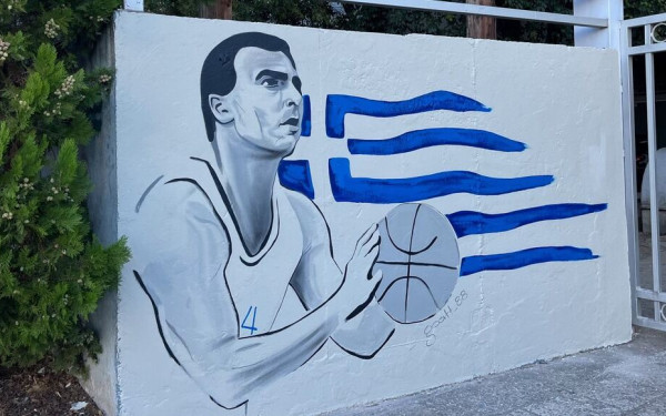 Ένα έντυπωσιακό γκράφιτι του Νίκου Γκάλη κοσμεί την είσοδο του Πανεπιστημιακού Γυμναστηρίου του ΑΠΘ