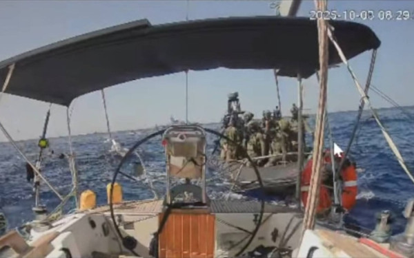 Ισραηλινό μπλόκο και στο τελευταίο πλοίο του στολίσκου Global Sumud Flotilla για τη Γάζα – 500 ακτιβιστές σε κράτηση (βίντεο)