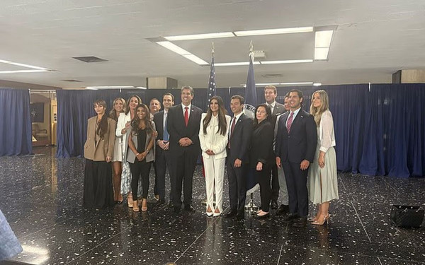Ορκίστηκε πρέσβειρα των ΗΠΑ στην Ελλάδα η Κίμπερλι Γκιλφόιλ (βίντεο)