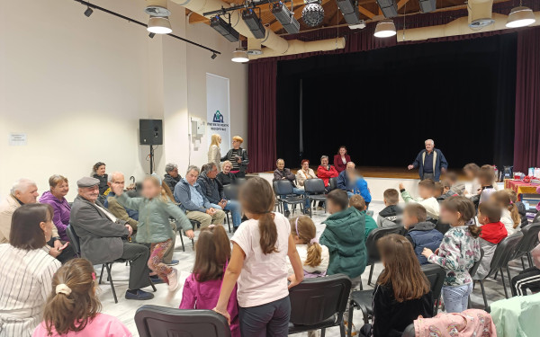 Δ. Ωραιοκάστρου - Παγκόσμια Ημέρα Ηλικιωμένων: Γιαγιάδες και παππούδες παρέα με μαθητές γιόρτασαν με παιχνίδια και δράσεις