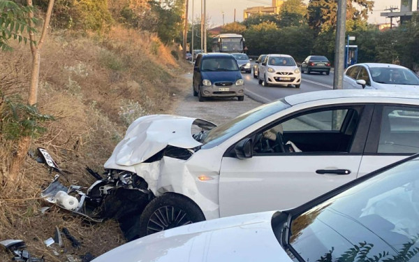 Θεσσαλονίκη: Τροχαίο ατύχημα στην επαρχιακή οδό Θεσσαλονίκης – Μηχανιώνας με έναν ελαφρά τραυματία