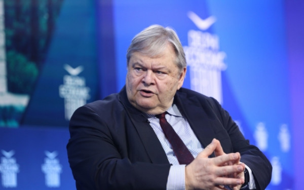 Επίθεση Βενιζέλου στην κυβέρνηση με αφορμή τις εξαγγελίες για το ρουσφέτι: «Πολιτικά ανιστόρητη και θεσμικά επιπόλαιη αντίδραση»