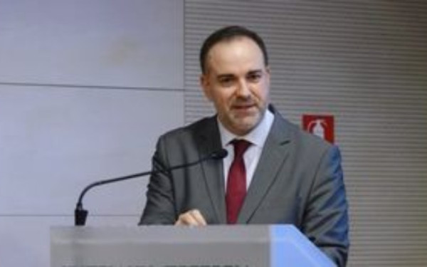 Οι τεχνοηθικοί πανικοί της ανθρωπότητας: Από τον Πλάτωνα μέχρι την Τεχνητή Νοημοσύνη