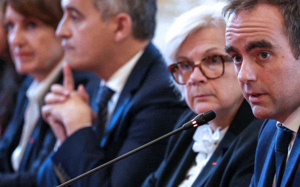 Γαλλία: «Ψαλίδι» 31 δισ. ευρώ στον προϋπολογισμό του 2026 ετοιμάζει ο Λεκορνί