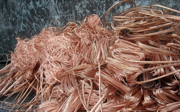 «Κυνηγοί χαλκού»: Ανενόχλητοι ρημάζουν μέχρι και νεκροταφεία για τη λεία - Ξήλωσαν 26 φορές μεγάλο μετασχηματιστή του ΔΕΔΔΗΕ