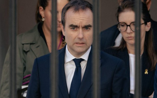 Σε πολιτικό αδιέξοδο η Γαλλία: Xωρίς αποτέλεσμα η συνάντηση Λεκορνί - Σοσιαλιστικού κόμματος