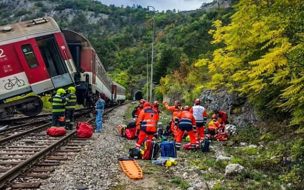 Σλοβακία - Σύγκρουση τρένων: Πάνω από 66 οι τραυματίες (βίντεο)