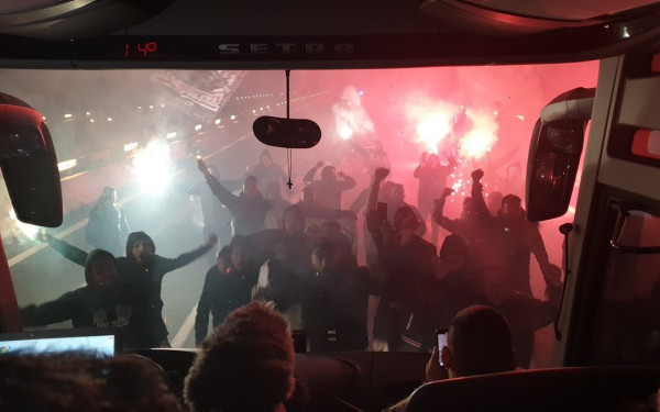 Η τρέλα των οπαδών του ΠΑΟΚ έφτασε στην... εθνική οδό (video)