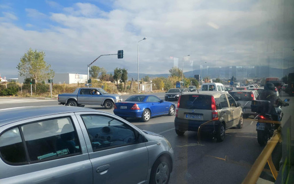 Θεσσαλονίκη: Μποτιλιάρισμα χιλιομέτρων στο ύψος του αεροδρομίου Μακεδονία