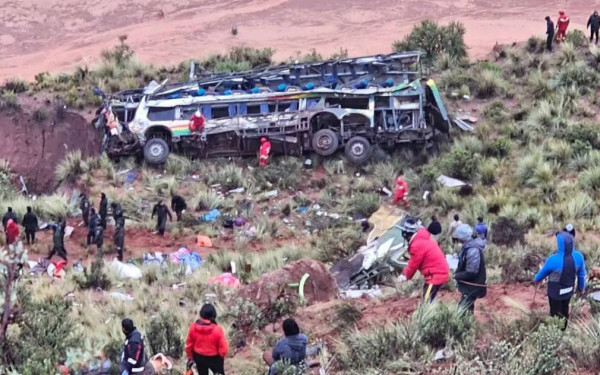 Τραγωδία στη Βολιβία: 16 νεκροί και 36 τραυματίες από πτώση λεωφορείου σε γκρεμό 300 μέτρων (βίντεο)