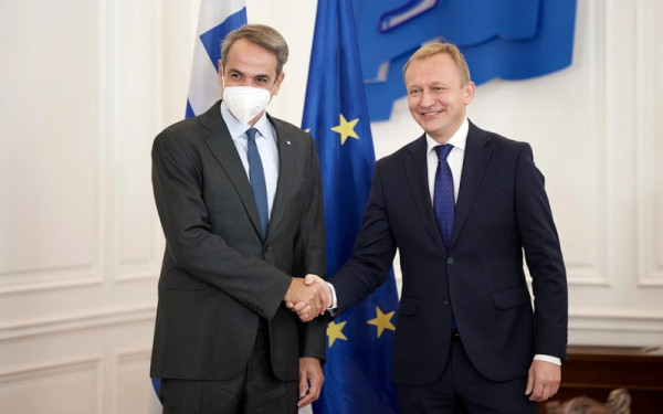 Συνάντηση Μητσοτάκη με τον Ευρωπαίο Επίτροπο για τον Προϋπολογισμό: Η Ελλάδα αποτελεί παράδειγμα οικονομικής ανάκαμψης