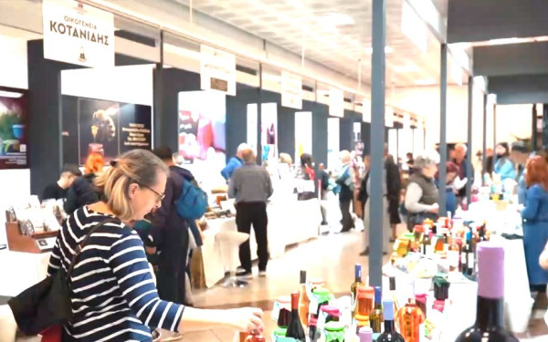 Η κουζίνα της ανατολικής Μακεδονίας και Θράκης «μοσχοβόλησε» το Σύνταγμα στην Αθήνα (βίντεο)