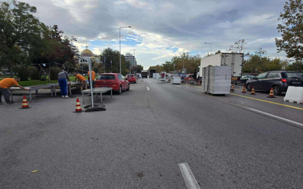 Θεσσαλονίκη: Ξεκίνησαν οι προετοιμασίες στη Μεγάλου Αλεξάνδρου για την παρέλαση – Οι κυκλοφοριακές ρυθμίσεις