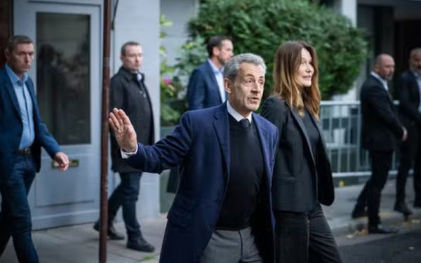 Σαρκοζί: Από το κελί του στη δίκη για αποφυλάκιση πριν από τα Χριστούγεννα (βίντεο)