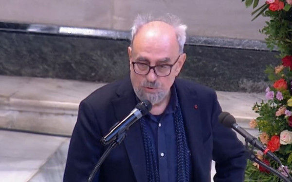Γιώργος Σκαμπαρδώνης για Σαββόπουλο: «Ήρθα από τη Θεσσαλονίκη να σου μεταφέρω την οδύνη της πόλης» (βίντεο)