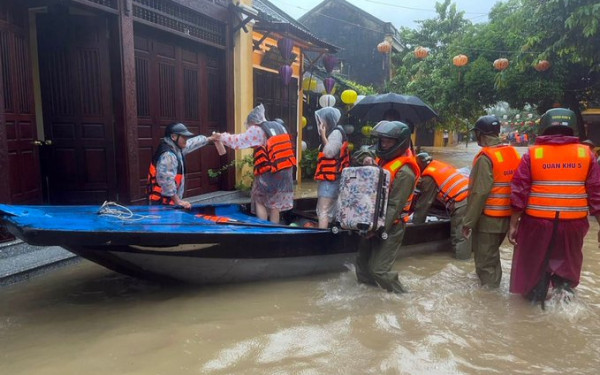 Βιετνάμ: Τουλάχιστον εννέα νεκροί και πέντε αγνοούμενοι από τις σφοδρές βροχοπτώσεις