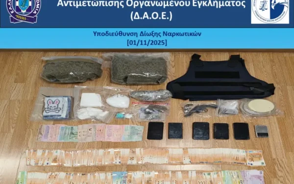 Χειροπέδες σε τρεις διακινητές ναρκωτικών - Κατασχέθηκαν πάνω από 2,1 κιλά κοκαΐνης και κάνναβης