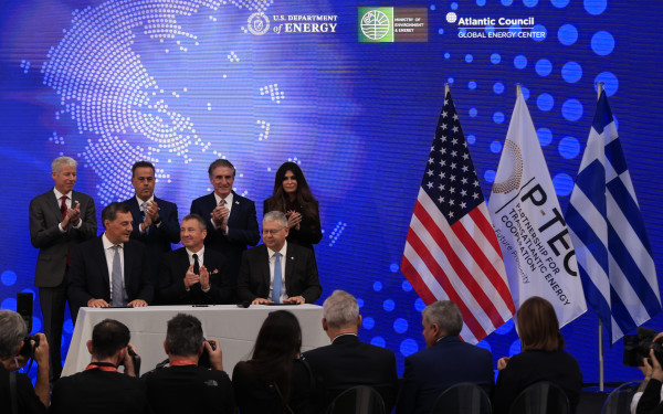 Hellenic Energy, Energean και Exxon Mobil υπέγραψαν συμφωνία για σεισμικές έρευνες στο Ιόνιο που ανοίγουν το δρόμο για την εξόρυξη υδρογονανθράκων