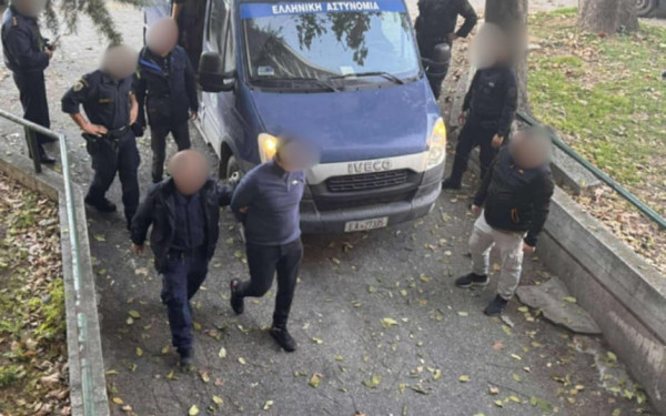Θεσσαλονίκη: Για έναν χρόνο μετά αναβλήθηκε η δίκη για τη δολοφονία του Άλκη Καμπανού - «Τα ισόβια τα πήρα εγώ» είπε η μητέρα του (βίντεο)