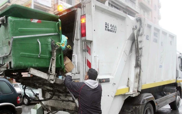 Θεσσαλονίκη: Άστεγος εγκλωβίστηκε μέσα σε απορριμματοφόρο - Τον έσωσαν τελευταία στιγμή από την πρέσα