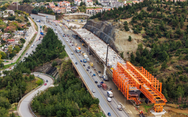 Όλα τα μεγάλα έργα υποδομών το 2025: Μήνα προς μήνα η εξέλιξη των επενδύσεων στην Ελλάδα