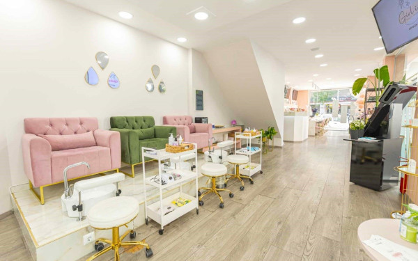 Girl in Δελφών 153 – Ένα κέντρο αισθητικής νέας γενιάς στη Θεσσαλονίκη