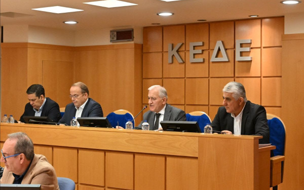 ΚΕΔΕ: Στον Πρόεδρο της Βουλής το ψήφισμα με τα αιτήματα των δήμων