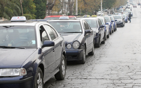 Θεσσαλονίκη: Σε «θέσεις μάχης» τα ταξί ενόψει του κλεισίματος του μετρό για ένα μήνα