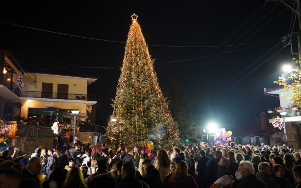 Το πρώτο χριστουγεννιάτικο δέντρο ανάβει στον Ταξιάρχη