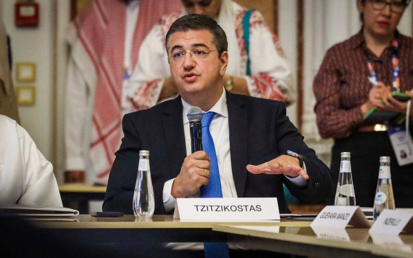 Ριάντ - Απ. Τζιτζικώστας: «Στόχος να γίνει η Ευρώπη η πρώτη ήπειρος τεχνητής νοημοσύνης για τον τουρισμό»