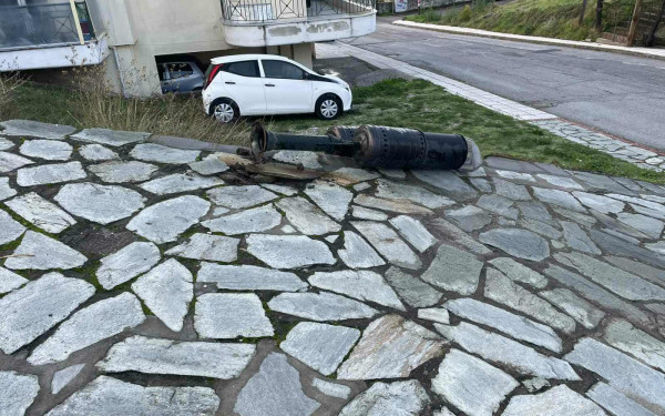 Κιλκίς: Άγνωστοι βανδάλισαν και έριξαν στην περιφερειακή οδό Δημάρχου Ν. Αγγελίδη καλάθια σκουπιδιών