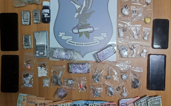 Θεσσαλονίκη: Χειροπέδες σε διακινητές ναρκωτικών - Καταδίωξη για τη σύλληψη
