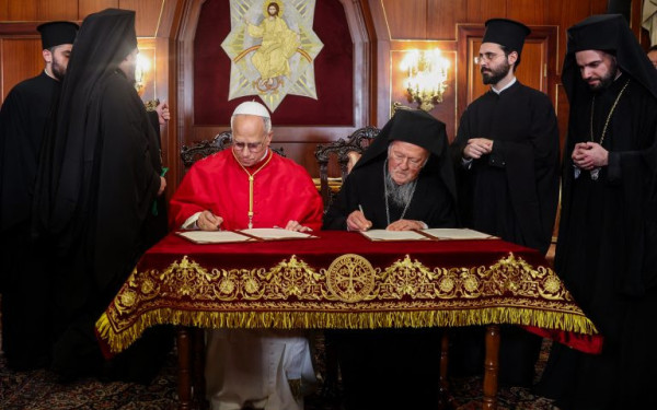 Ιστορική συνάντηση Οικουμενικού Πατριάρχη με τον Πάπα, στο Φανάρι – Κοινό μήνυμα για ενότητα και συμπόρευση - Δείτε ζωντανά