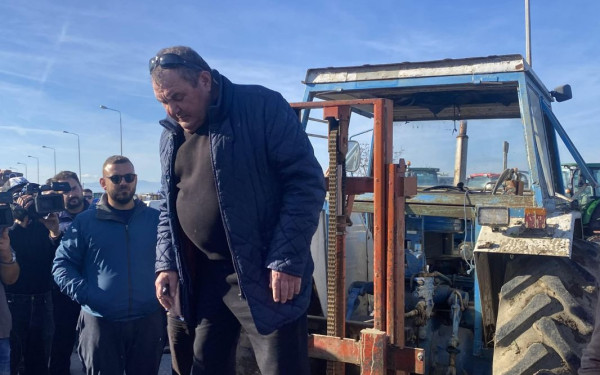 Ο «αρχιστράτηγος» των αγροτών στα Μάλγαρα που έκανε το «κόλπο γκρόσο» στους αστυνομικούς κόβοντας τον δρόμο για Αθήνα (βίντεο)