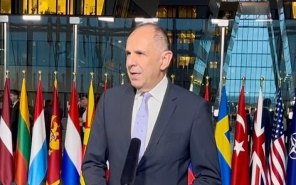 Γεραπετρίτης από Σύνοδο ΝΑΤΟ: Κρίσιμη στιγμή για τη Συμμαχία - Αδιαπραγμάτευτη η κυριαρχία της Ουκρανίας