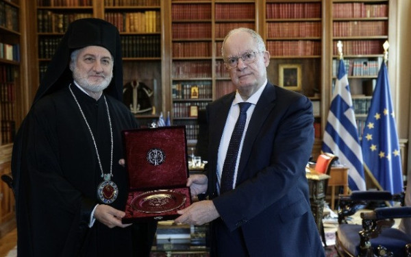 Ο ΠτΔ Κων. Τασούλας συναντήθηκε με τον αρχιεπίσκοπο Αμερικής Ελπιδοφόρο