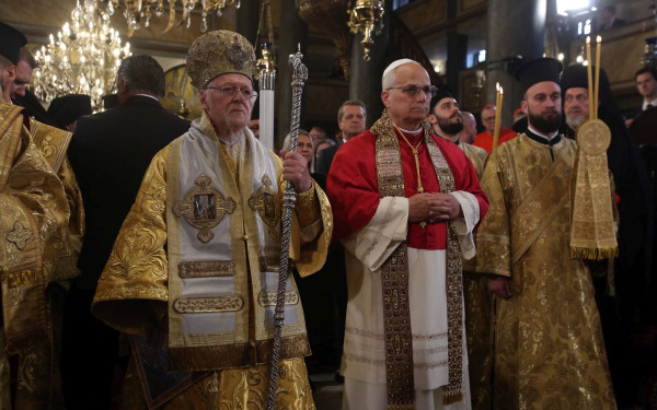 Μηνύματα ειρήνης εξέπεμψαν από το Φανάρι ο Οικουμενικός Πατριάρχης Βαρθολομαίος και ο πάπας Λέων